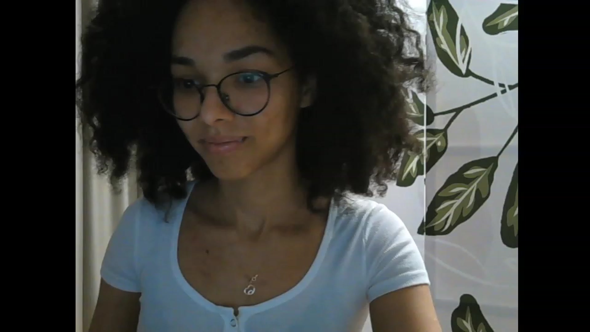 Gallery image thumbnail from Carmel_Dee's myfreecams stream on, 04/06/2023, 24:01 image 16 of 20