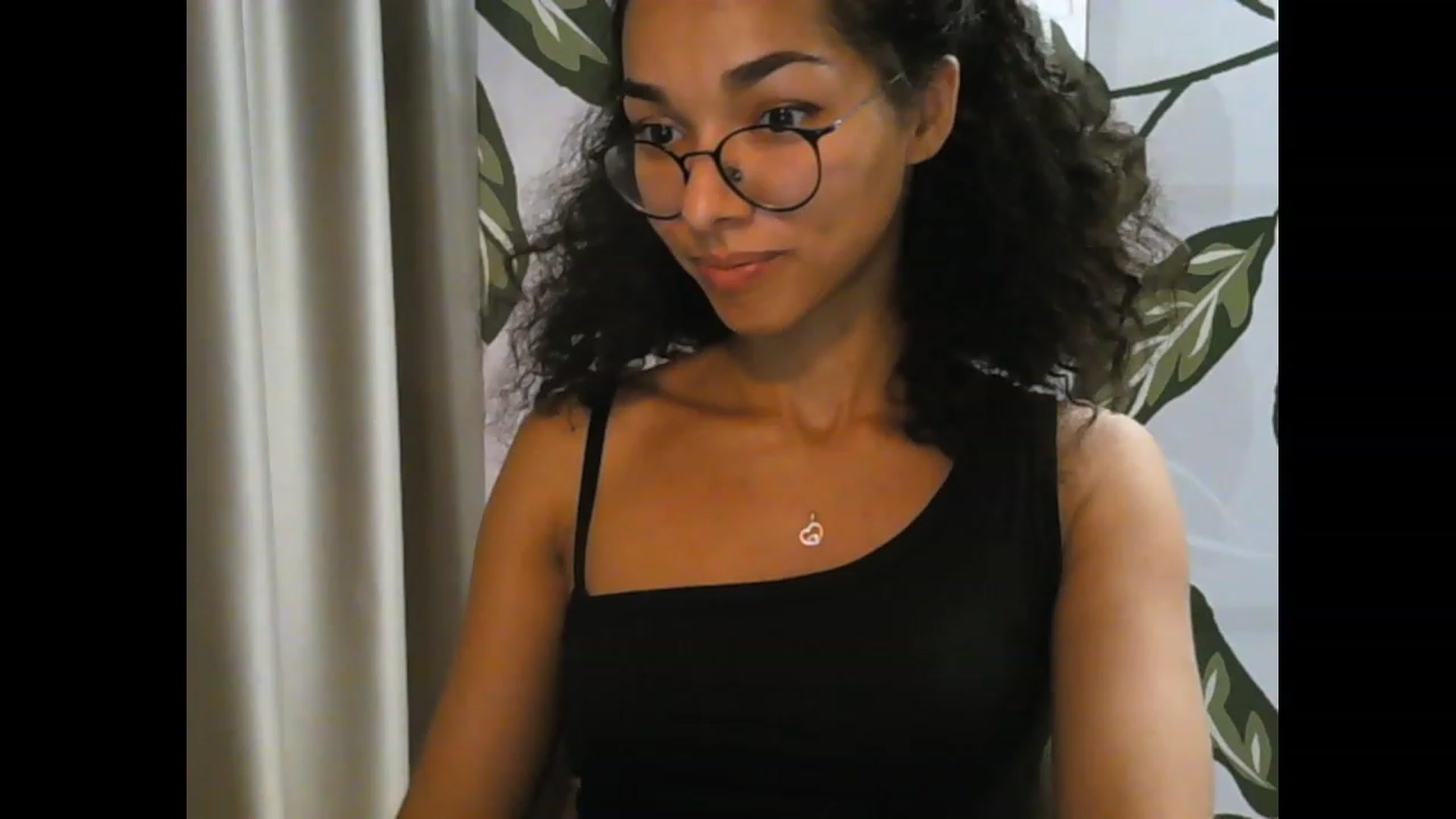 Gallery image thumbnail from Carmel_Dee's myfreecams stream on, 09/27/2023, 01:19 image 3 of 20