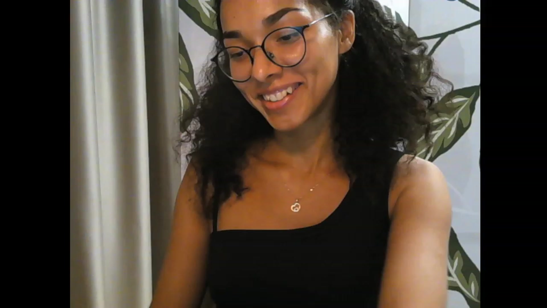 Gallery image thumbnail from Carmel_Dee's myfreecams stream on, 09/27/2023, 02:21 image 4 of 20