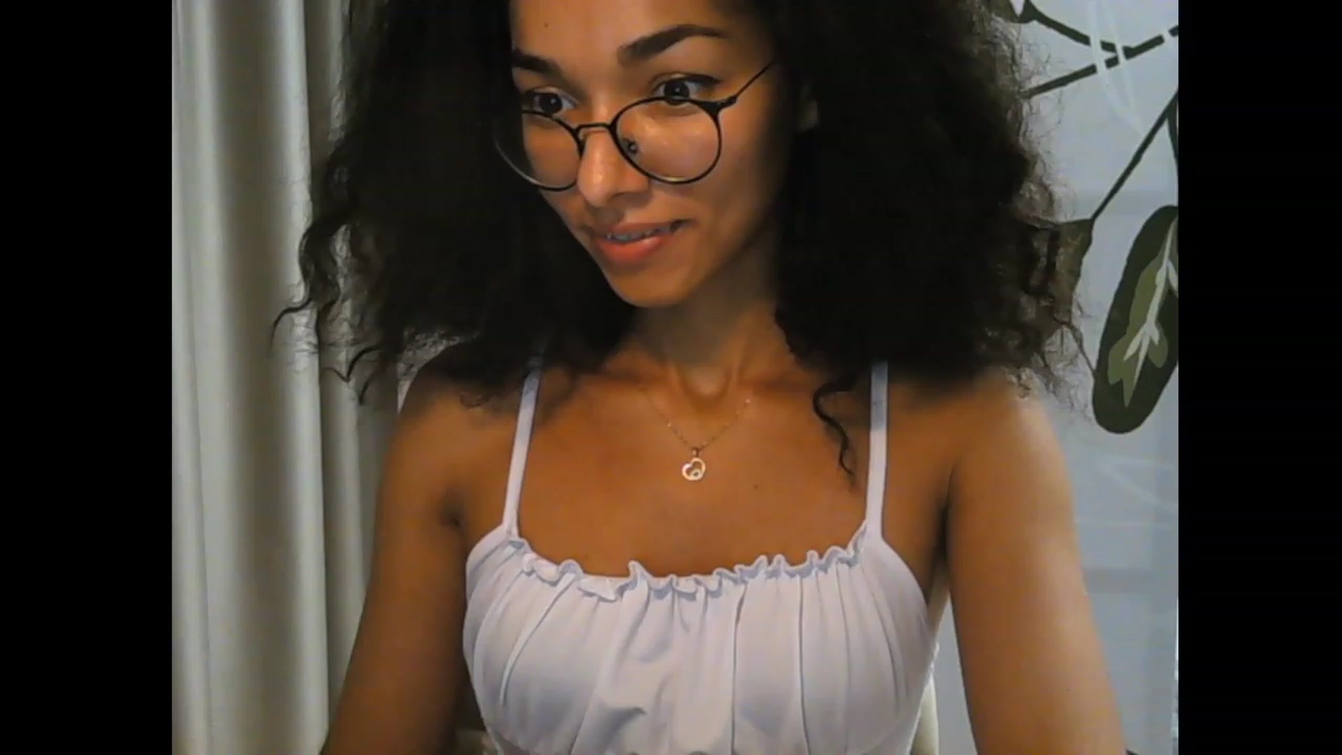 Gallery image thumbnail from Carmel_Dee's myfreecams stream on, 09/29/2023, 01:25 image 16 of 20