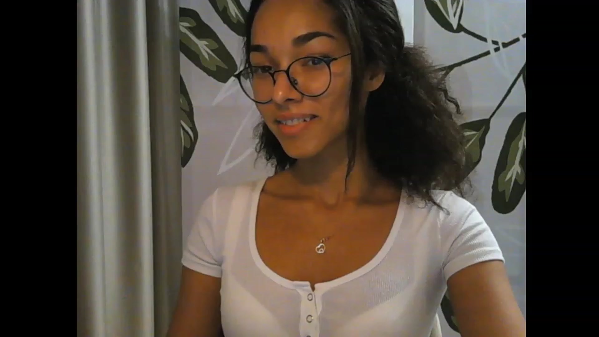 Gallery image thumbnail from Carmel_Dee's myfreecams stream on, 10/01/2023, 23:07 image 12 of 20