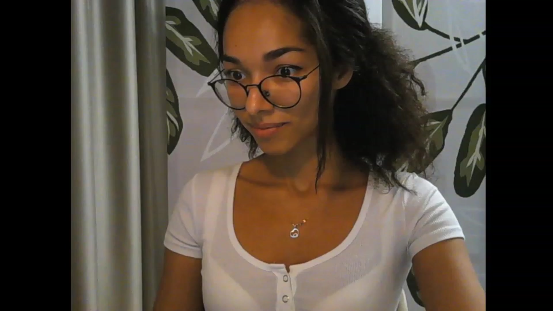 Gallery image thumbnail from Carmel_Dee's myfreecams stream on, 10/01/2023, 23:07 image 10 of 20