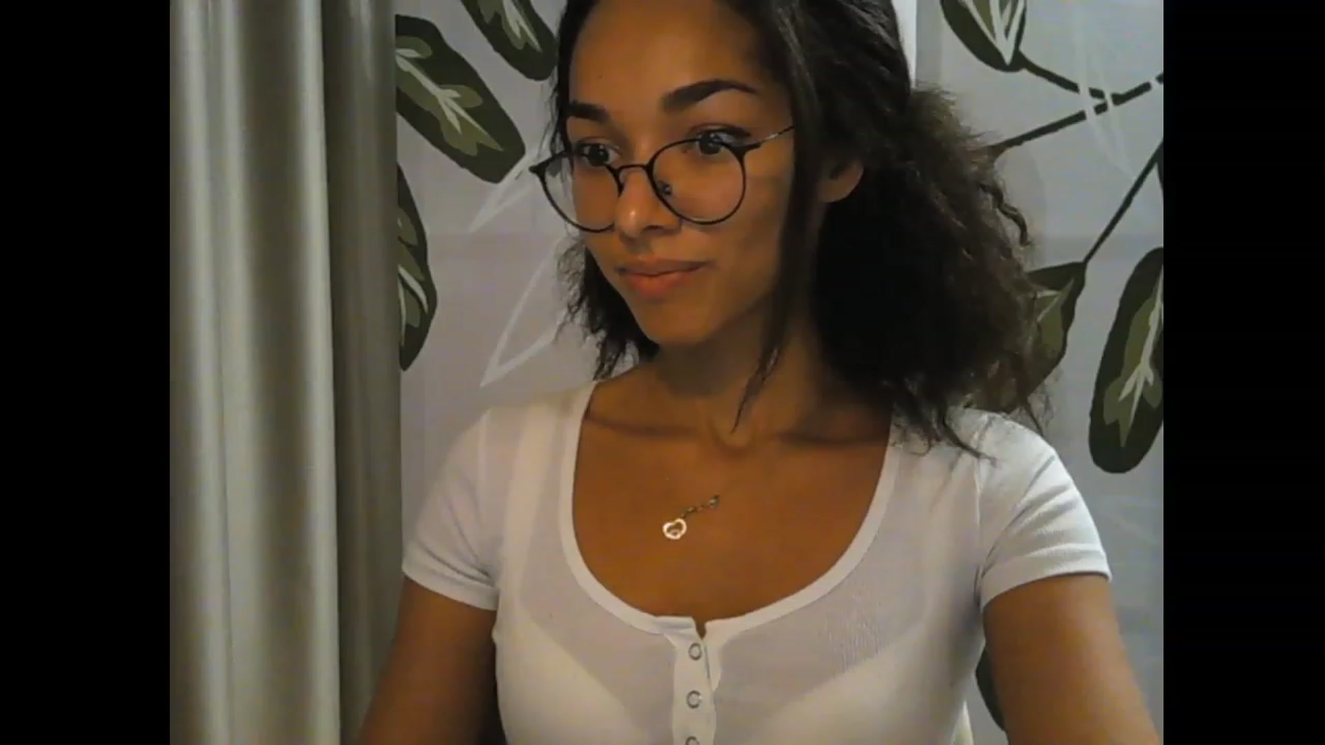 Gallery image thumbnail from Carmel_Dee's myfreecams stream on, 10/01/2023, 23:07 image 16 of 20