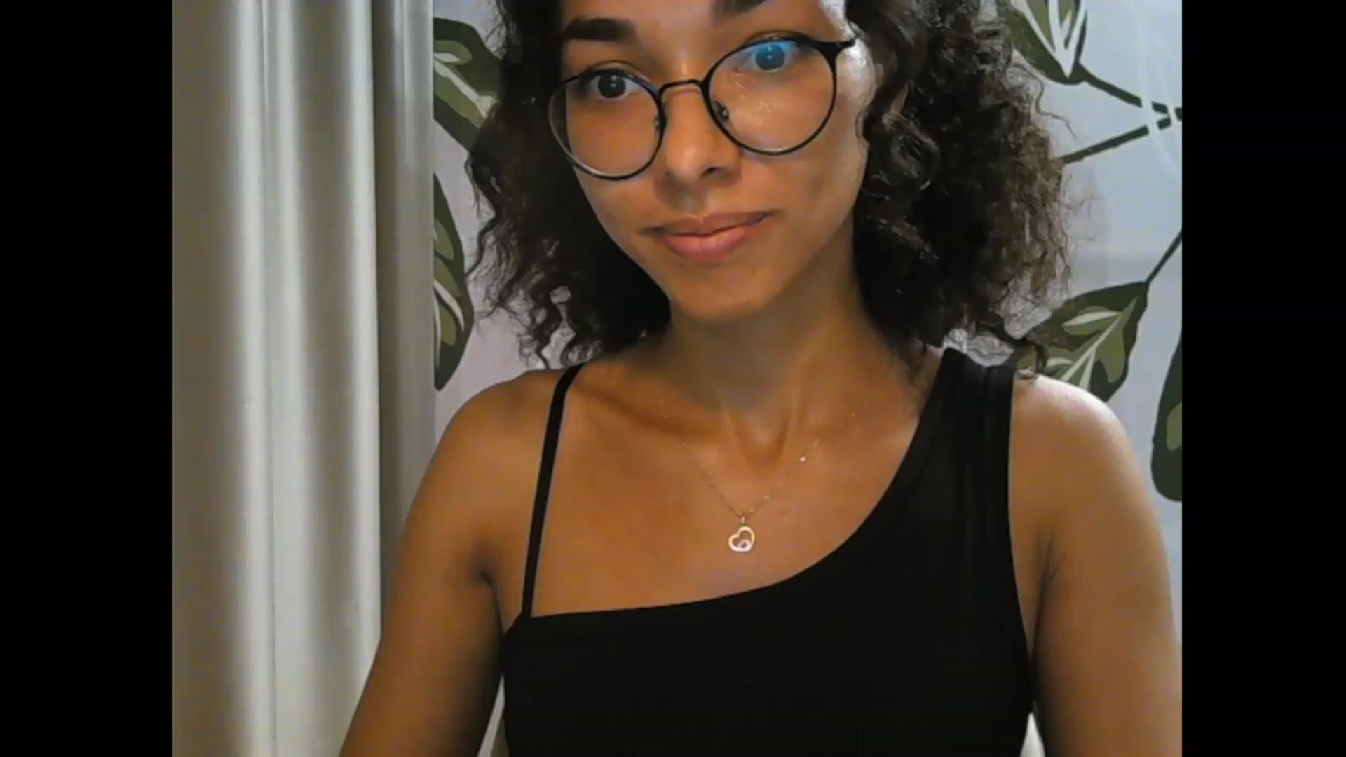 Gallery image thumbnail from Carmel_Dee's myfreecams stream on, 10/04/2023, 14:24 image 4 of 20