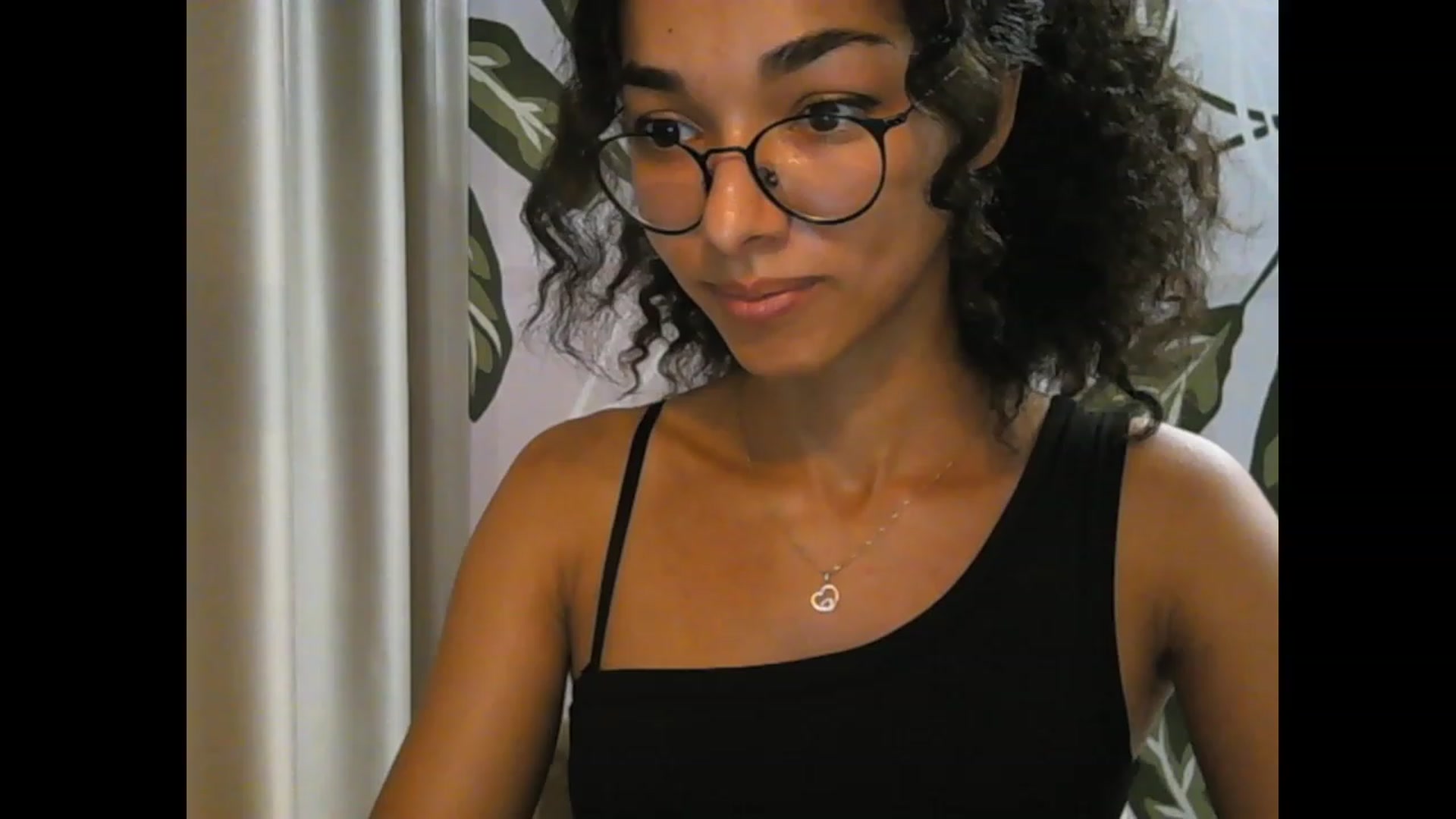 Gallery image thumbnail from Carmel_Dee's myfreecams stream on, 10/04/2023, 14:24 image 12 of 20