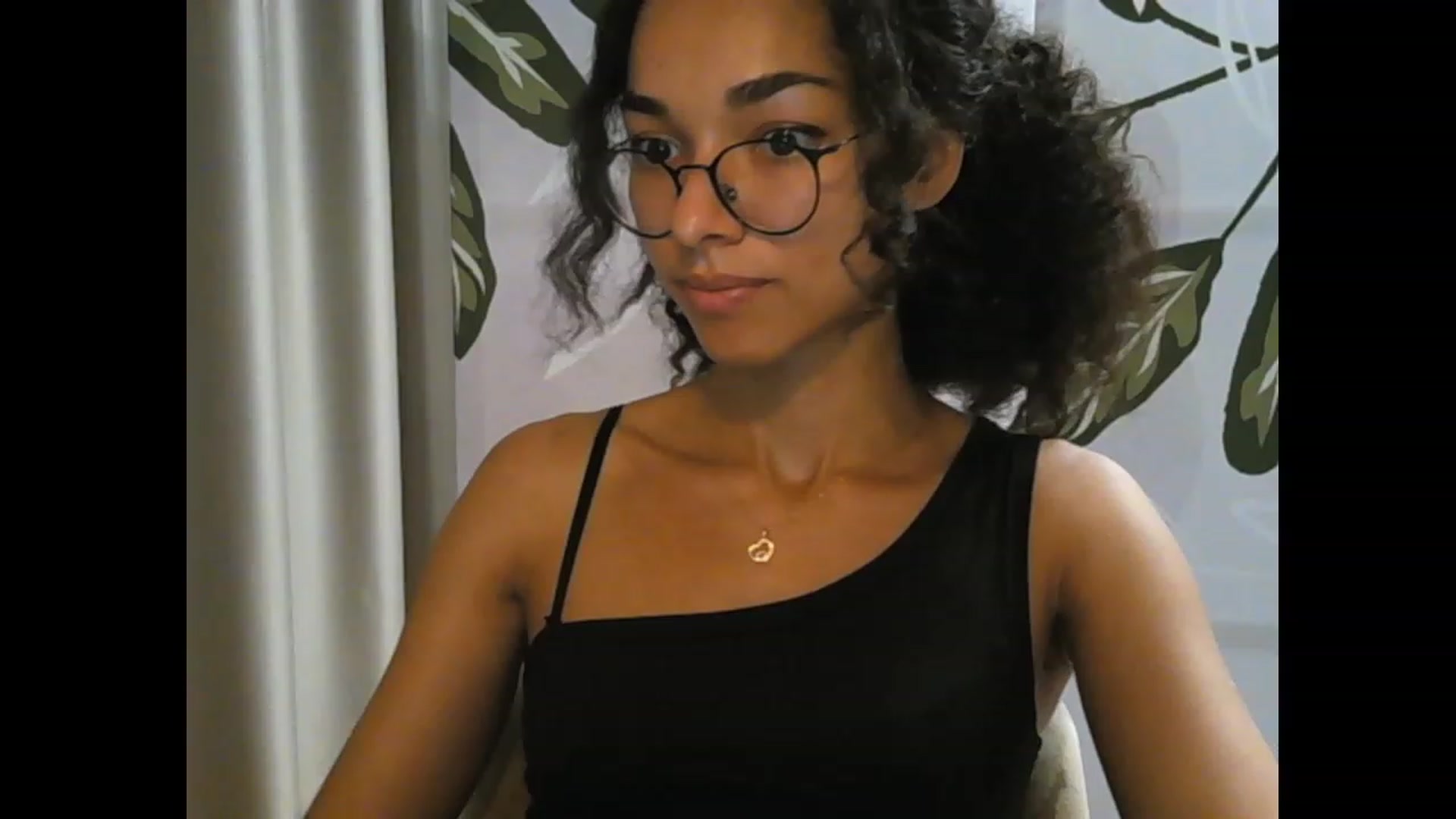 Gallery image thumbnail from Carmel_Dee's myfreecams stream on, 10/04/2023, 16:28 image 2 of 20