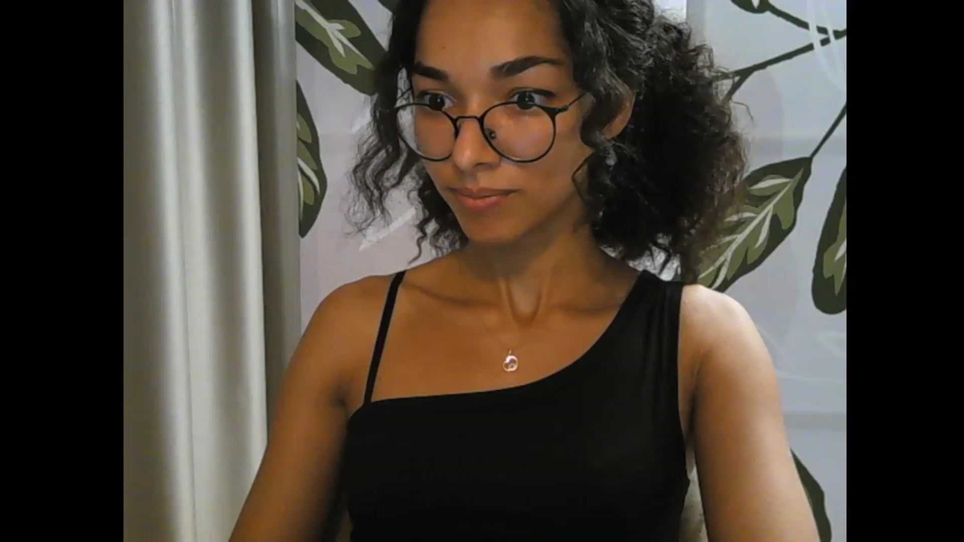 Gallery image thumbnail from Carmel_Dee's myfreecams stream on, 10/04/2023, 16:28 image 12 of 20