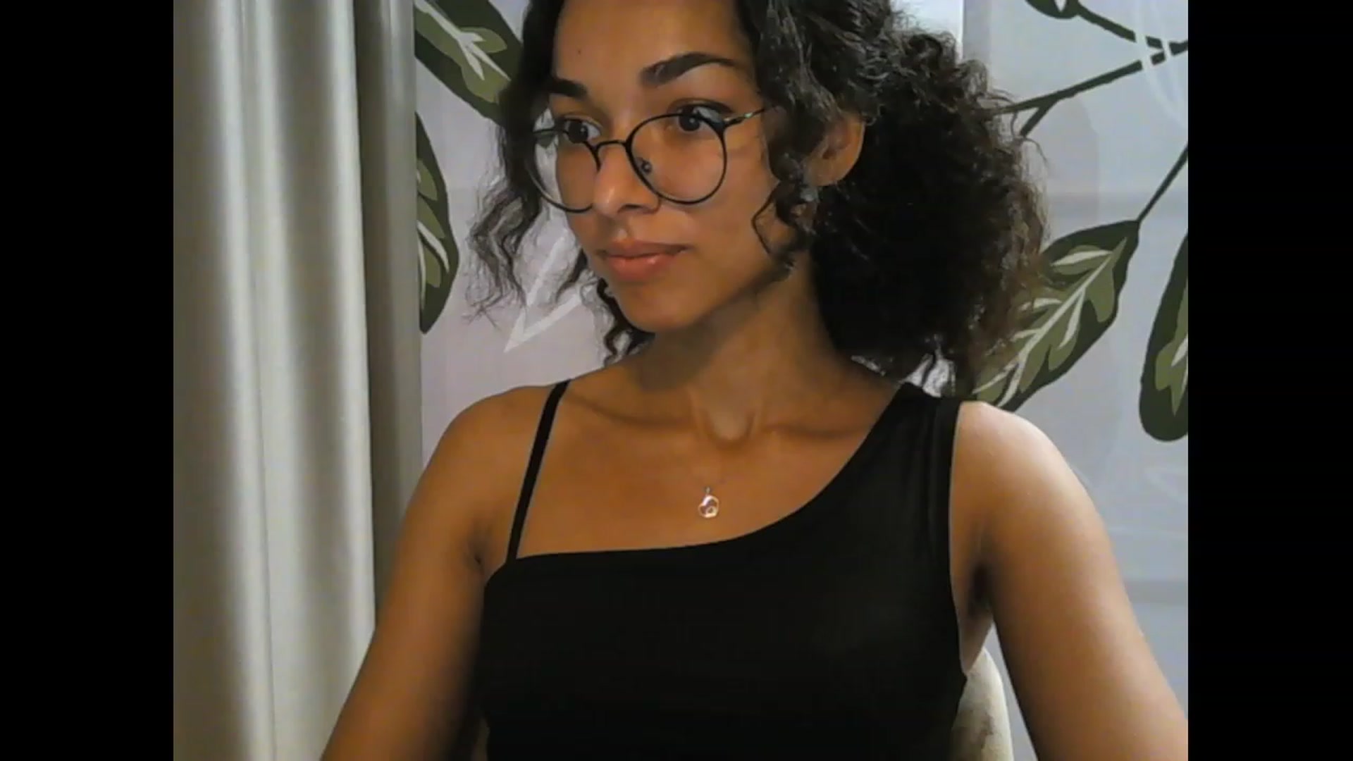 Gallery image thumbnail from Carmel_Dee's myfreecams stream on, 10/04/2023, 16:28 image 11 of 20