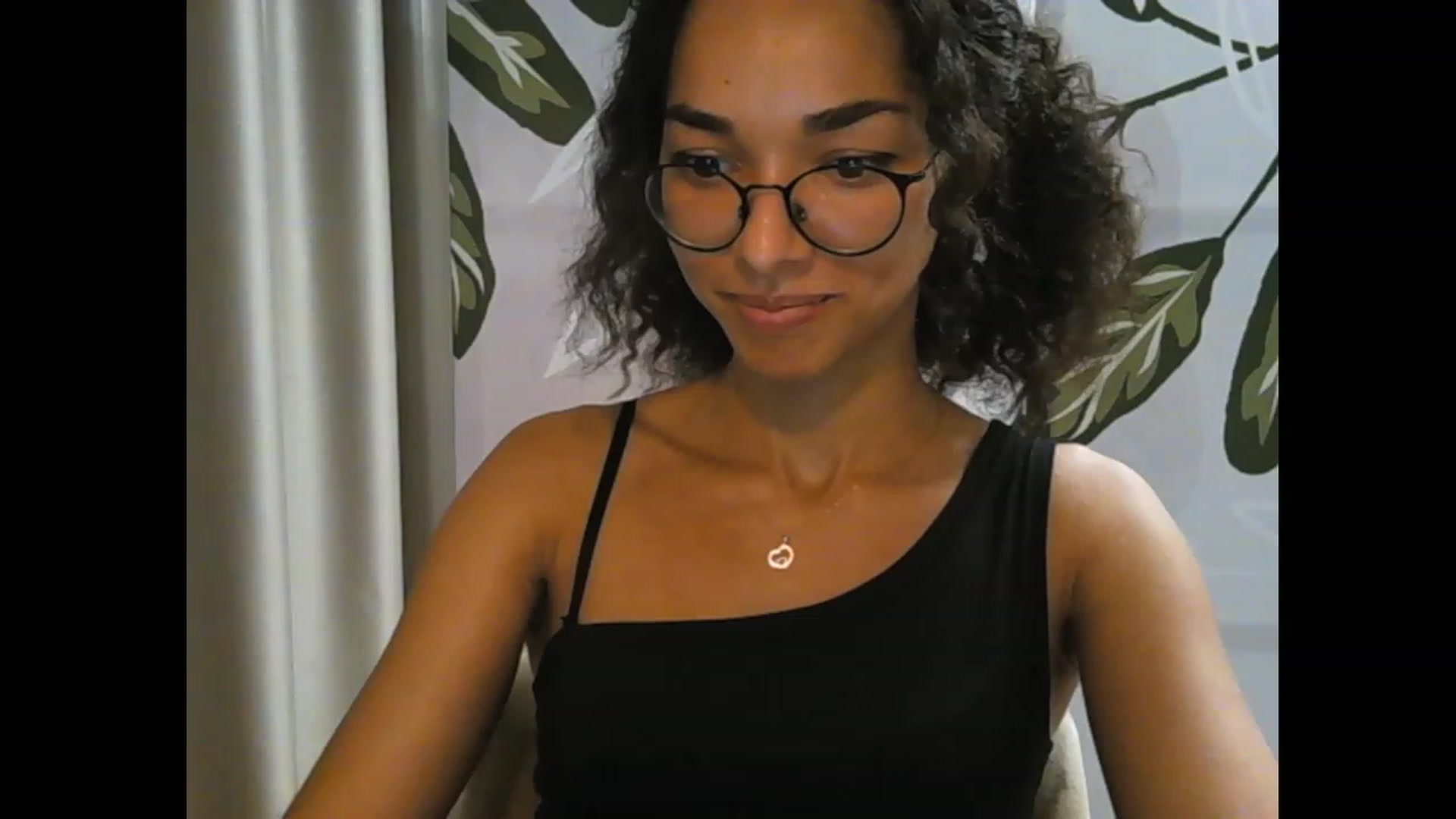 Gallery image thumbnail from Carmel_Dee's myfreecams stream on, 10/04/2023, 16:28 image 6 of 20