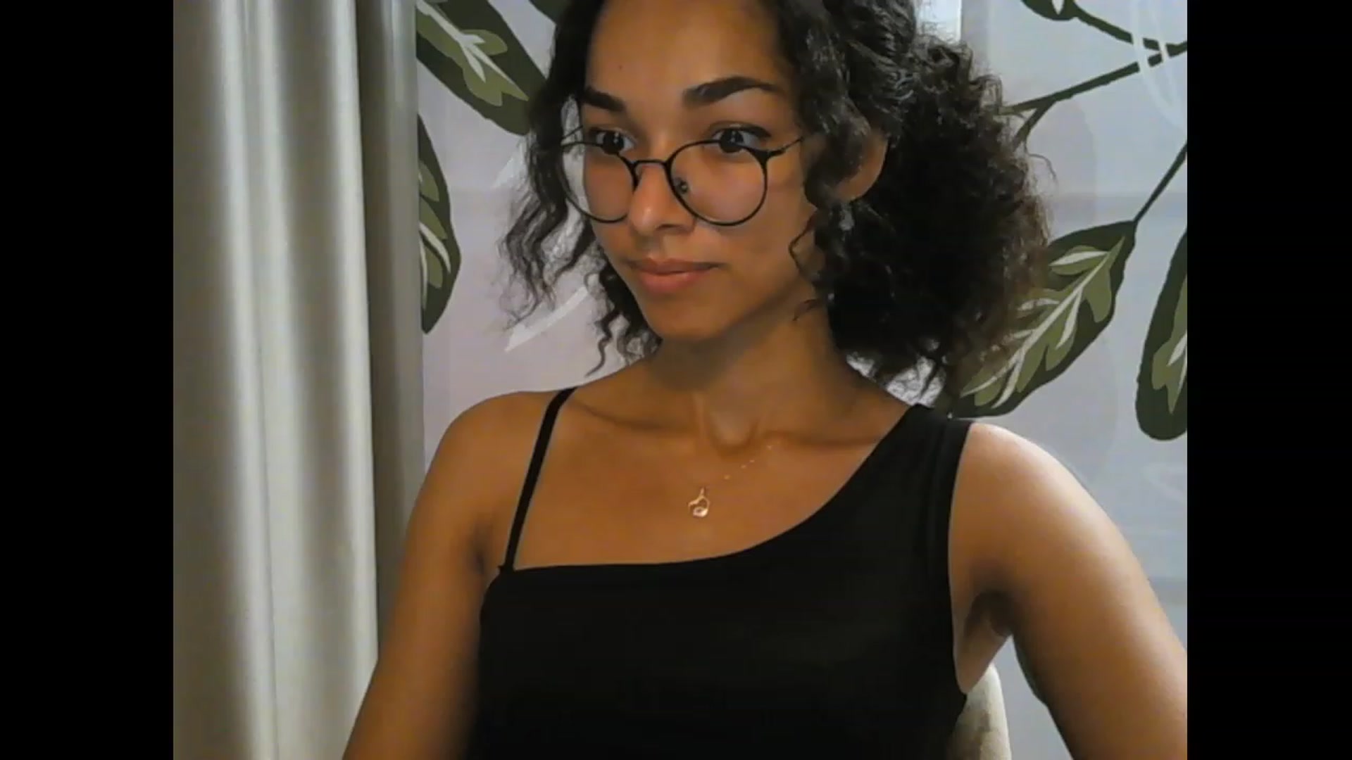 Gallery image thumbnail from Carmel_Dee's myfreecams stream on, 10/04/2023, 16:28 image 4 of 20