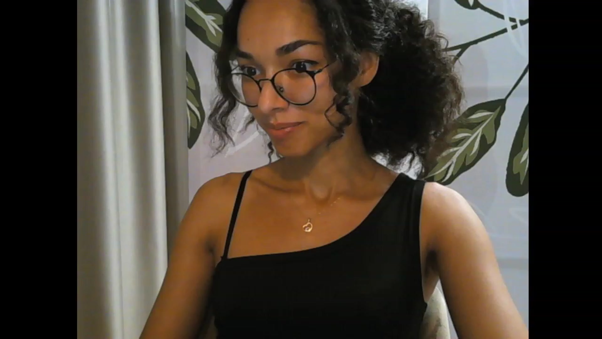 Gallery image thumbnail from Carmel_Dee's myfreecams stream on, 10/04/2023, 16:28 image 5 of 20