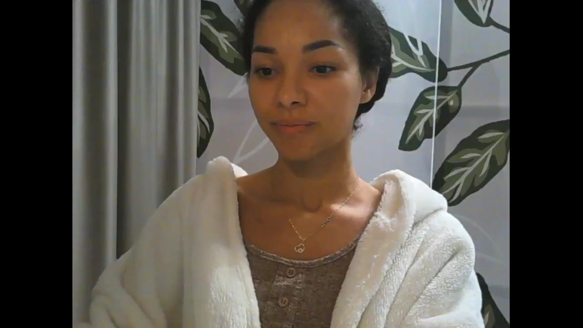 Gallery image thumbnail from Carmel_Dee's myfreecams stream on, 10/17/2024, 20:24 image 20 of 20