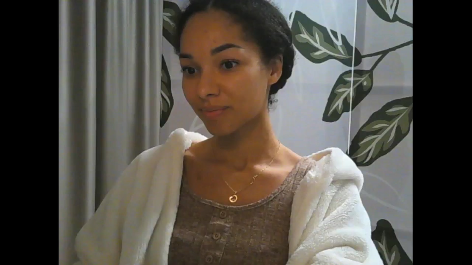 Gallery image thumbnail from Carmel_Dee's myfreecams stream on, 10/17/2024, 20:24 image 16 of 20