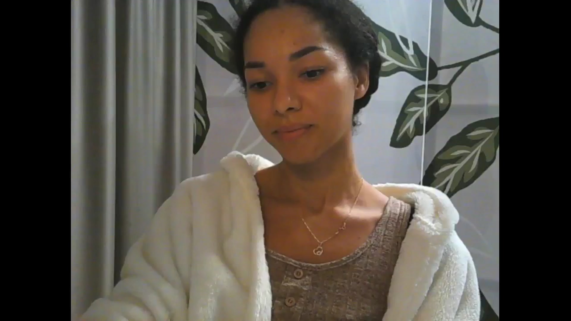 Gallery image thumbnail from Carmel_Dee's myfreecams stream on, 10/17/2024, 20:24 image 2 of 20