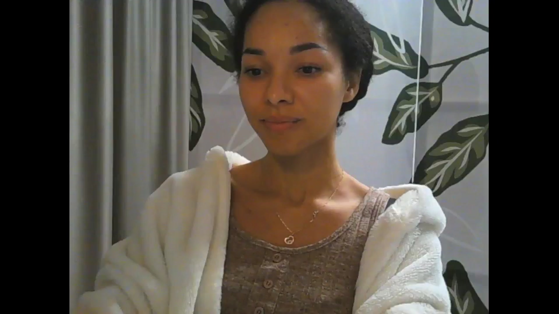 Gallery image thumbnail from Carmel_Dee's myfreecams stream on, 10/17/2024, 20:24 image 17 of 20