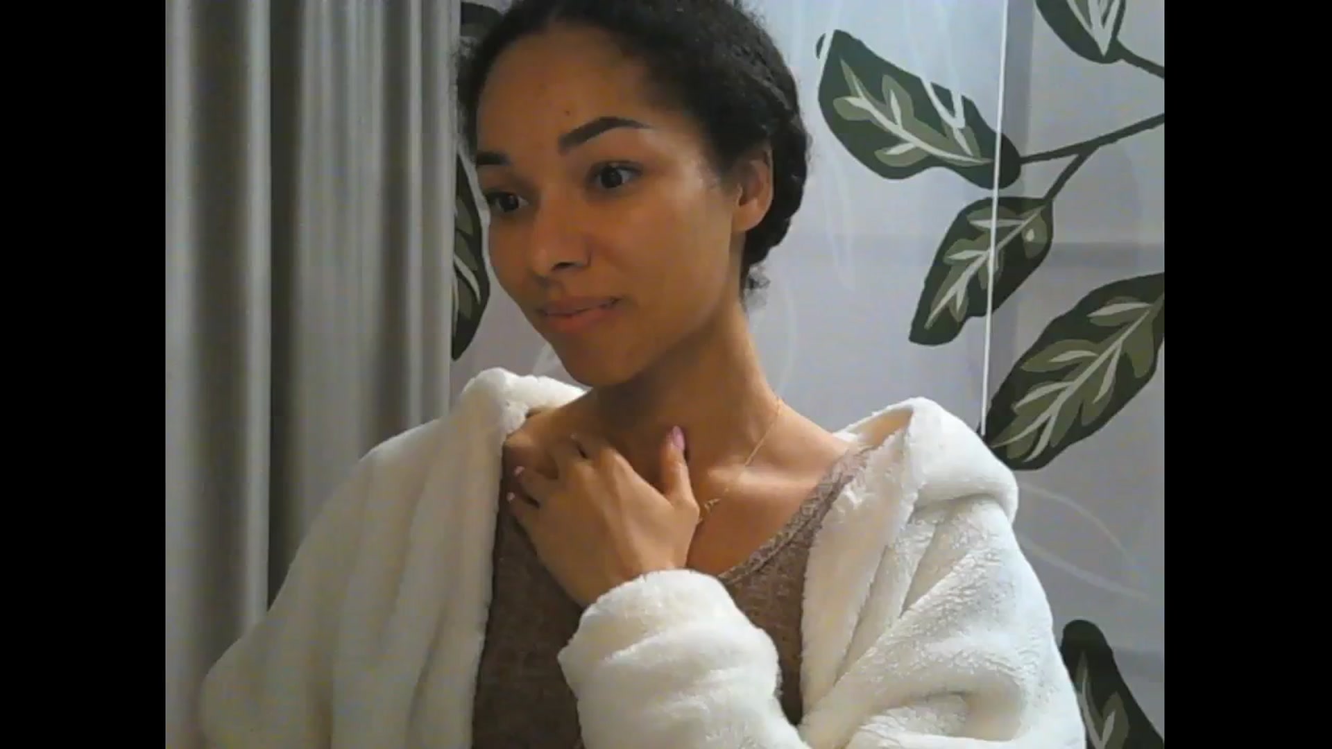 Gallery image thumbnail from Carmel_Dee's myfreecams stream on, 10/17/2024, 20:24 image 8 of 20