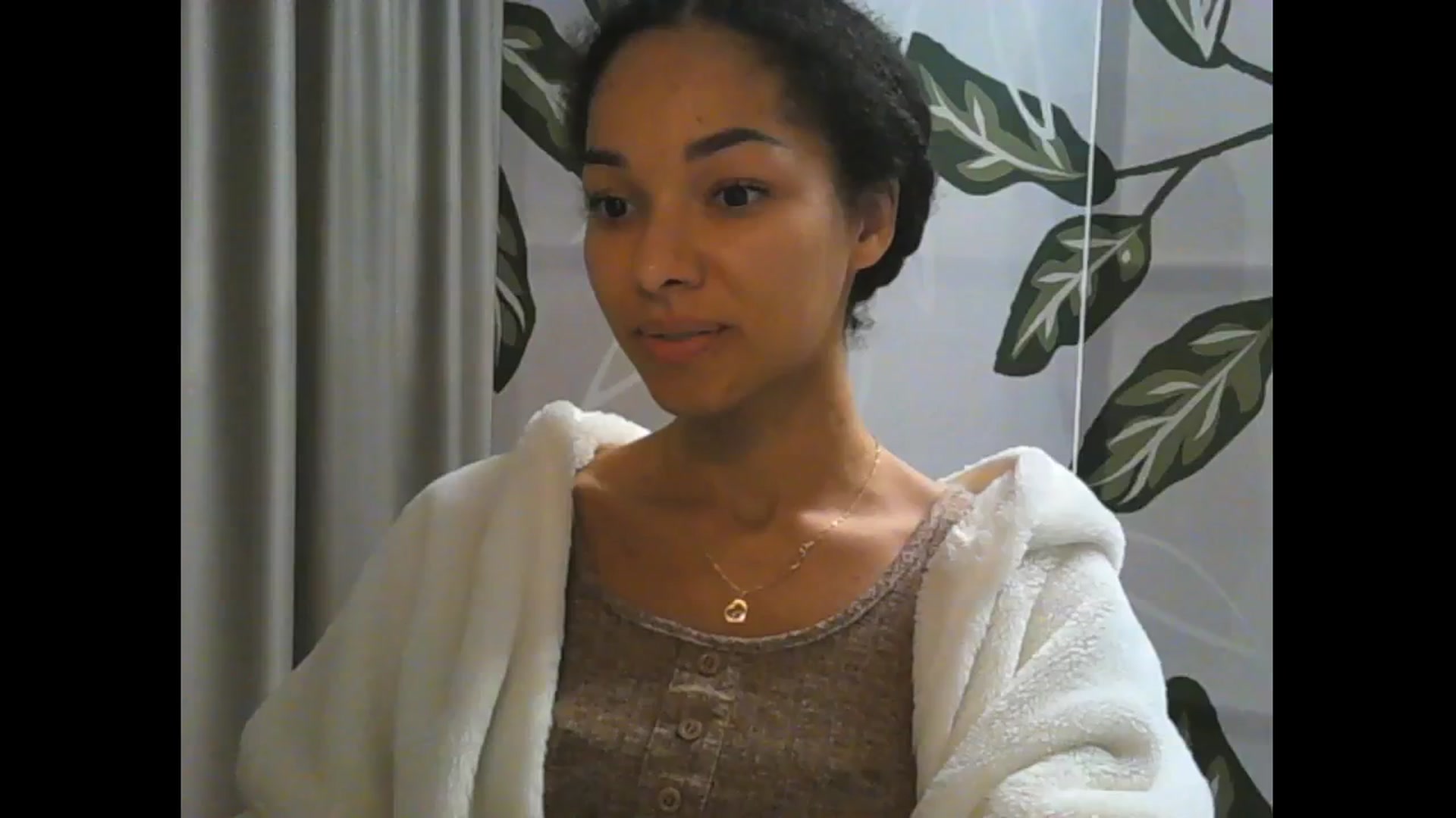 Gallery image thumbnail from Carmel_Dee's myfreecams stream on, 10/17/2024, 20:24 image 10 of 20