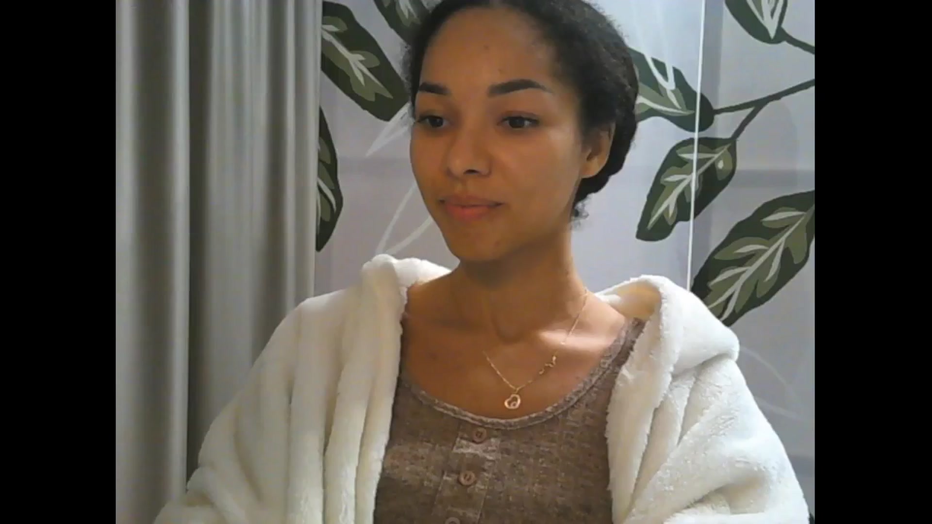 Gallery image thumbnail from Carmel_Dee's myfreecams stream on, 10/17/2024, 20:24 image 4 of 20