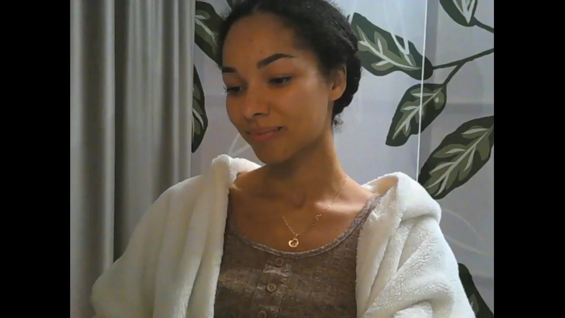 Gallery image thumbnail from Carmel_Dee's myfreecams stream on, 10/17/2024, 20:24 image 6 of 20