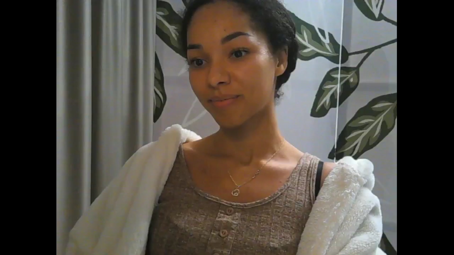 Gallery image thumbnail from Carmel_Dee's myfreecams stream on, 10/17/2024, 20:24 image 19 of 20