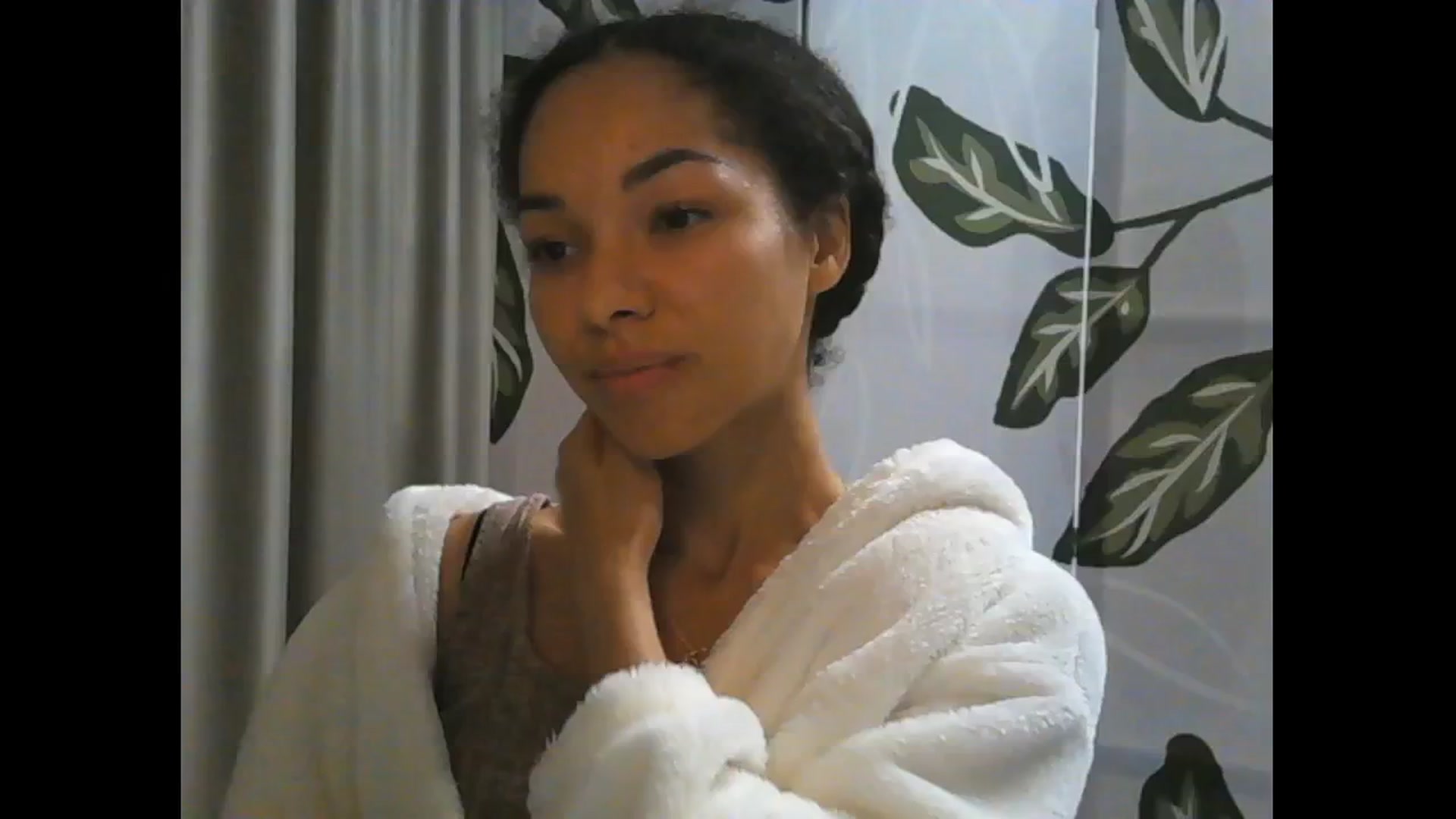 Gallery image thumbnail from Carmel_Dee's myfreecams stream on, 10/17/2024, 21:03 image 16 of 20