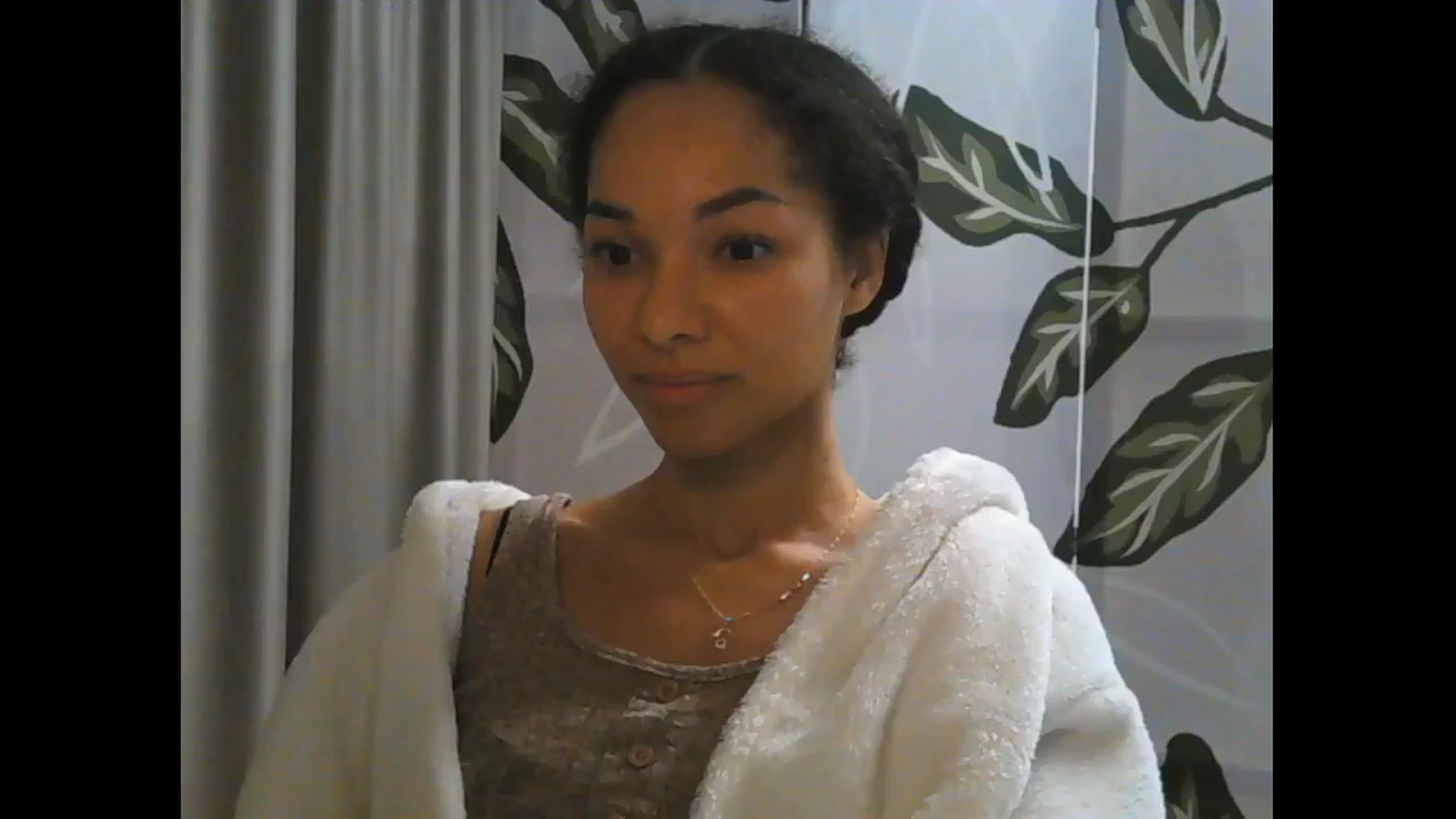 Gallery image thumbnail from Carmel_Dee's myfreecams stream on, 10/17/2024, 21:03 image 15 of 20