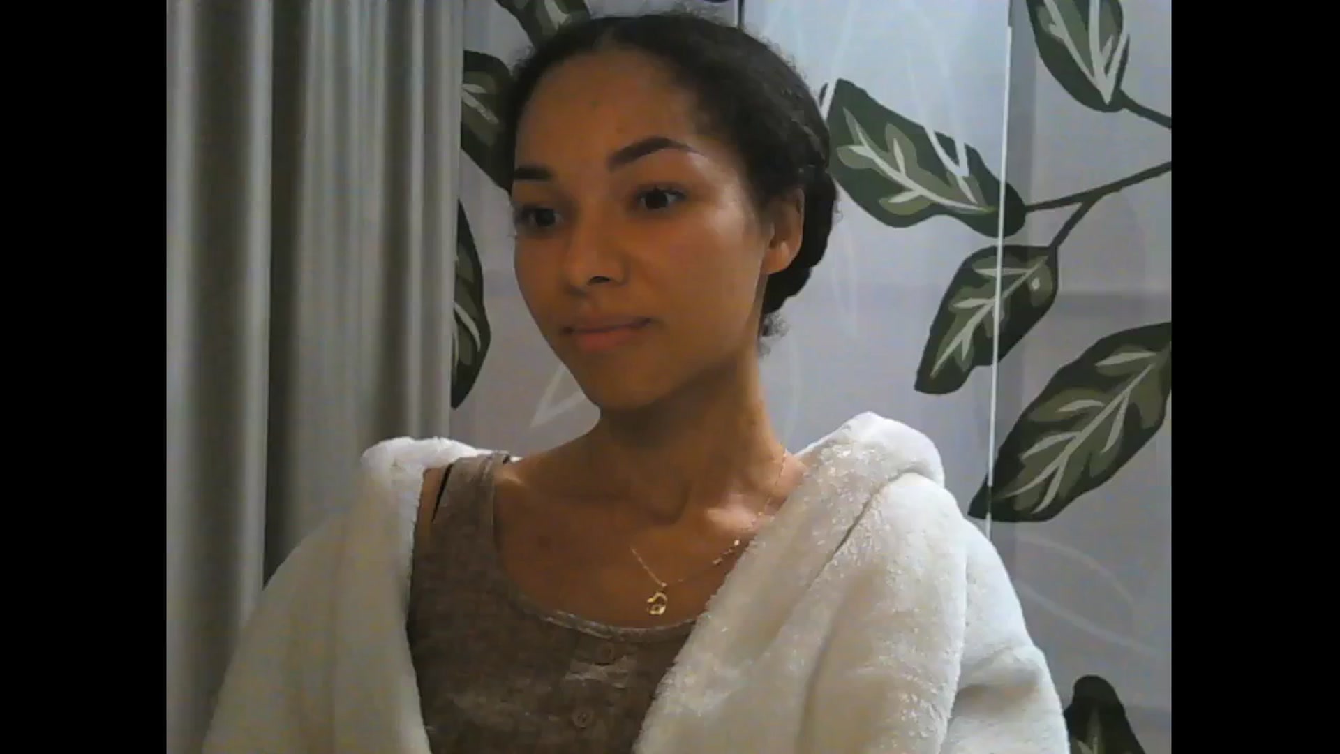 Gallery image thumbnail from Carmel_Dee's myfreecams stream on, 10/17/2024, 21:03 image 14 of 20