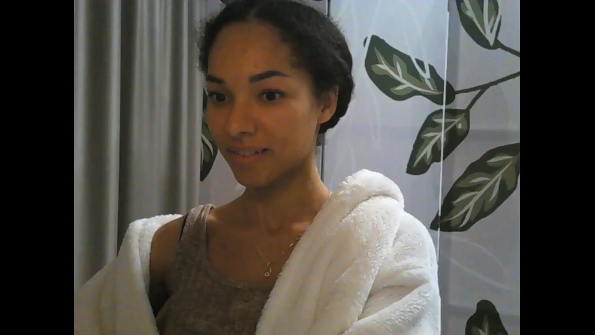 Gallery image thumbnail from Carmel_Dee's myfreecams stream on, 10/17/2024, 21:03 image 17 of 20