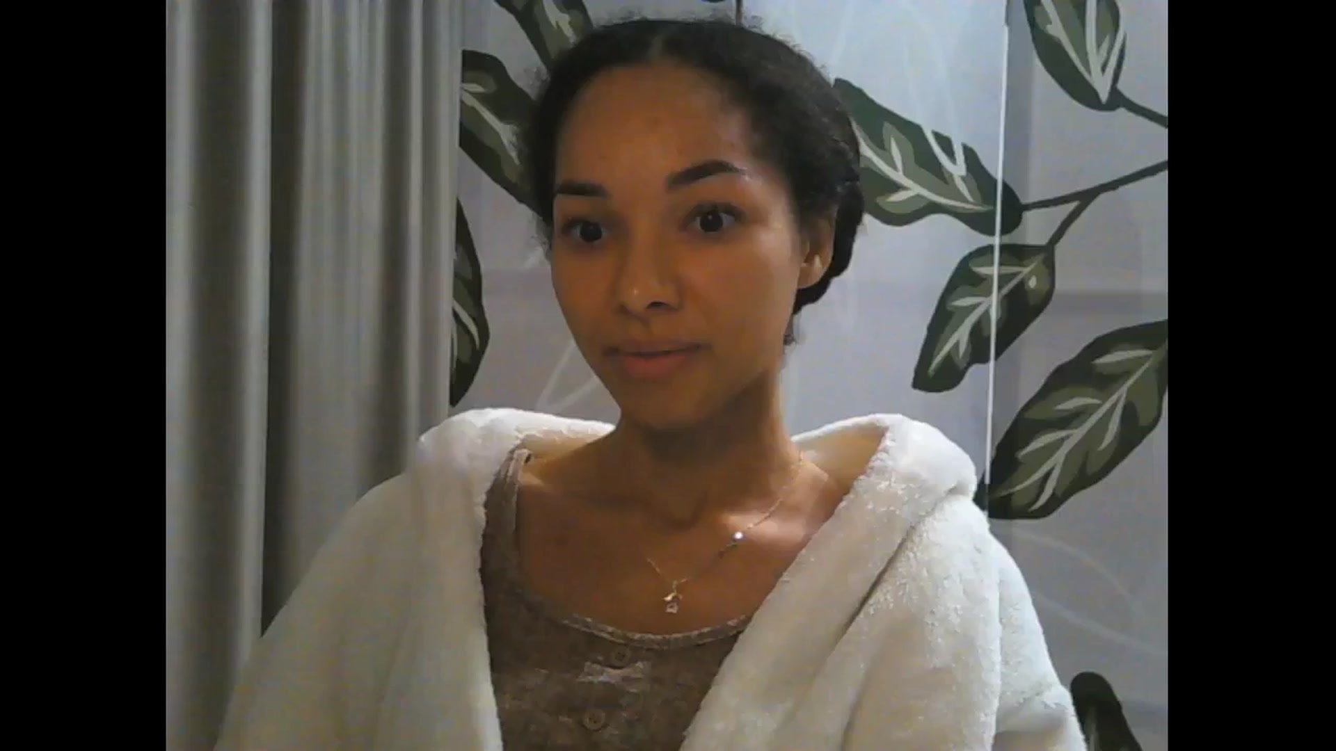 Gallery image thumbnail from Carmel_Dee's myfreecams stream on, 10/17/2024, 21:03 image 4 of 20