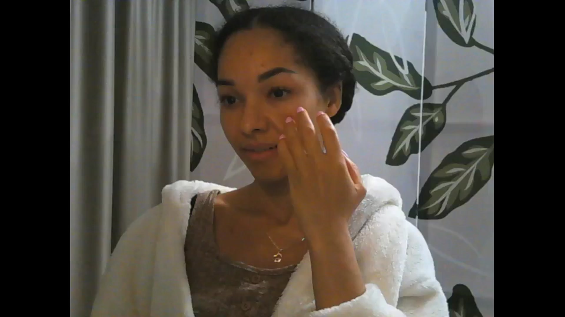 Gallery image thumbnail from Carmel_Dee's myfreecams stream on, 10/17/2024, 21:03 image 10 of 20