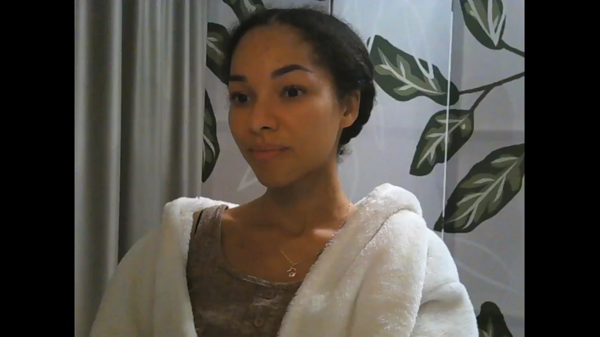 Gallery image thumbnail from Carmel_Dee's myfreecams stream on, 10/17/2024, 21:03 image 12 of 20