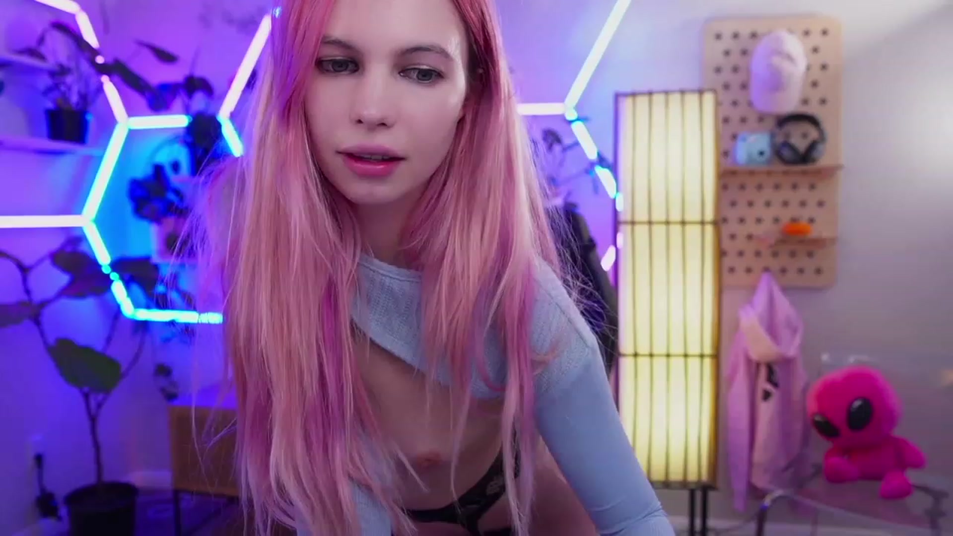 Gallery image thumbnail from Carmen's myfreecams stream on, 02/11/2023, 07:22 image 19 of 20