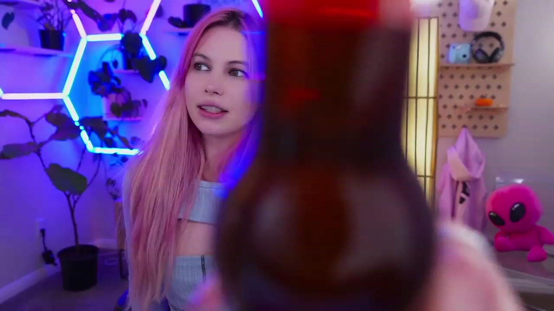 Gallery image thumbnail from Carmen's myfreecams stream on, 02/11/2023, 07:22 image 9 of 20