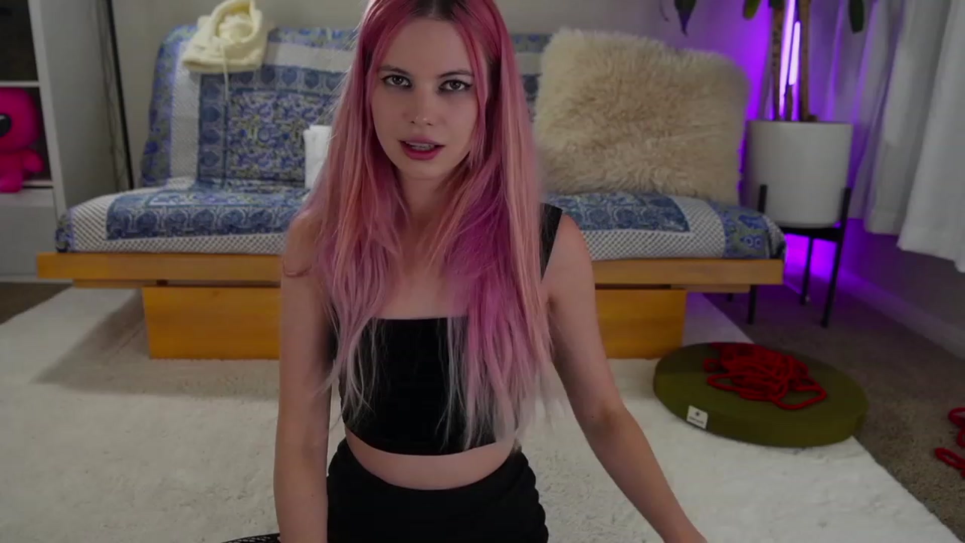 Gallery image thumbnail from Carmen's myfreecams stream on, 02/12/2023, 05:25 image 1 of 20