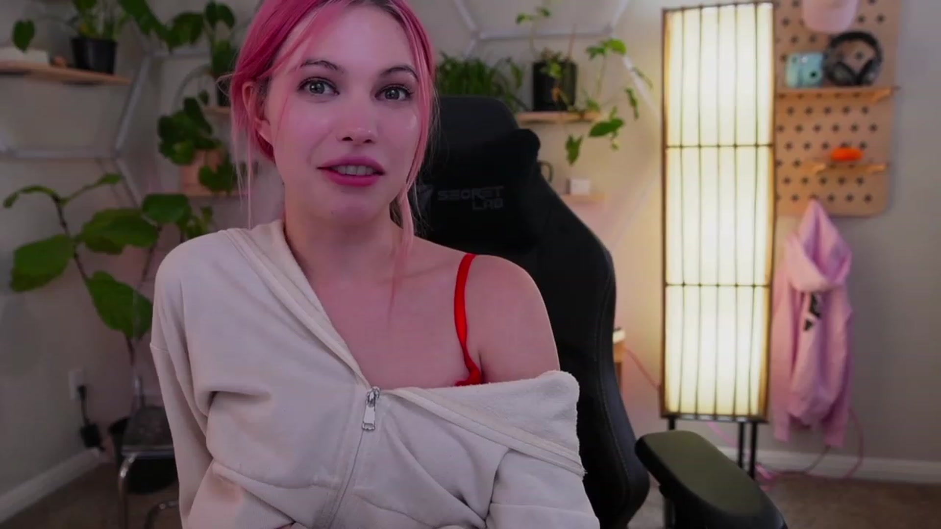Gallery image thumbnail from Carmen's myfreecams stream on, 02/14/2023, 06:58 image 2 of 20