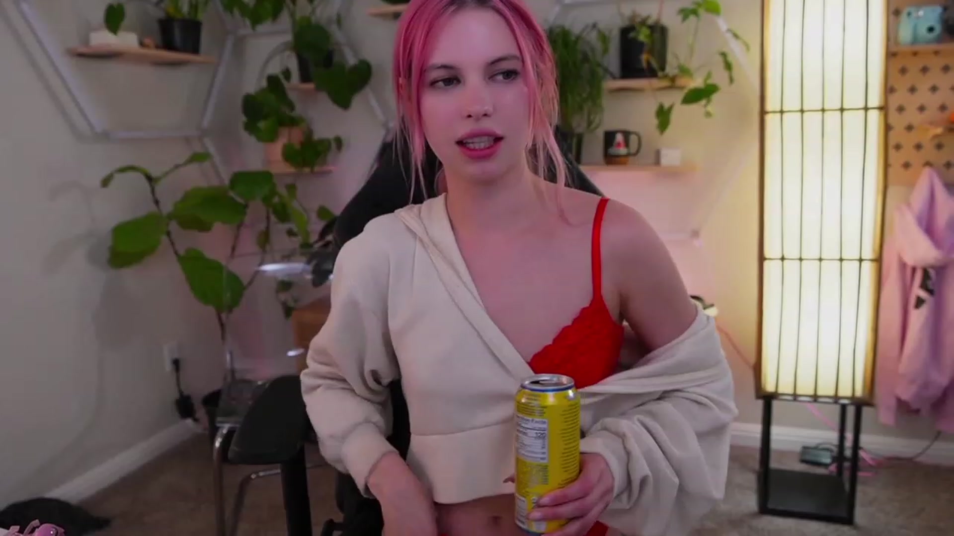 Gallery image thumbnail from Carmen's myfreecams stream on, 02/14/2023, 06:58 image 9 of 20
