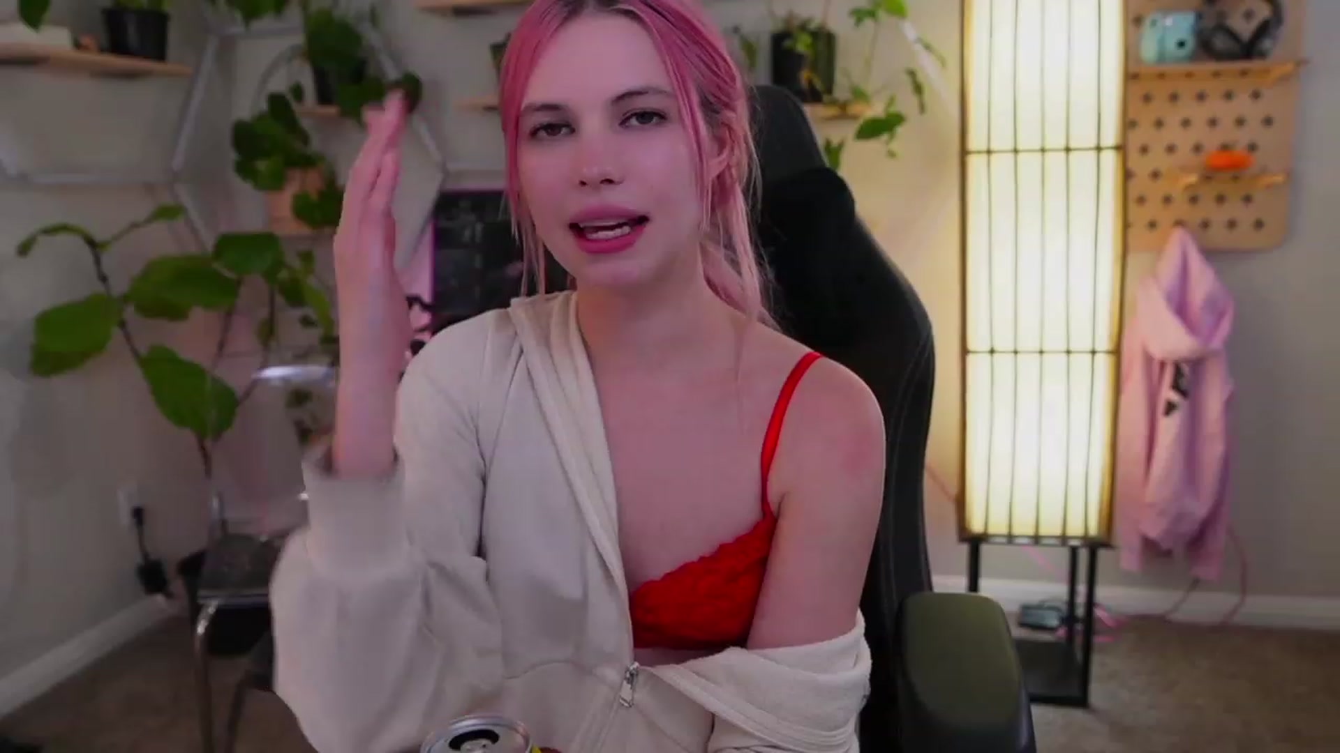 Gallery image thumbnail from Carmen's myfreecams stream on, 02/14/2023, 06:58 image 7 of 20