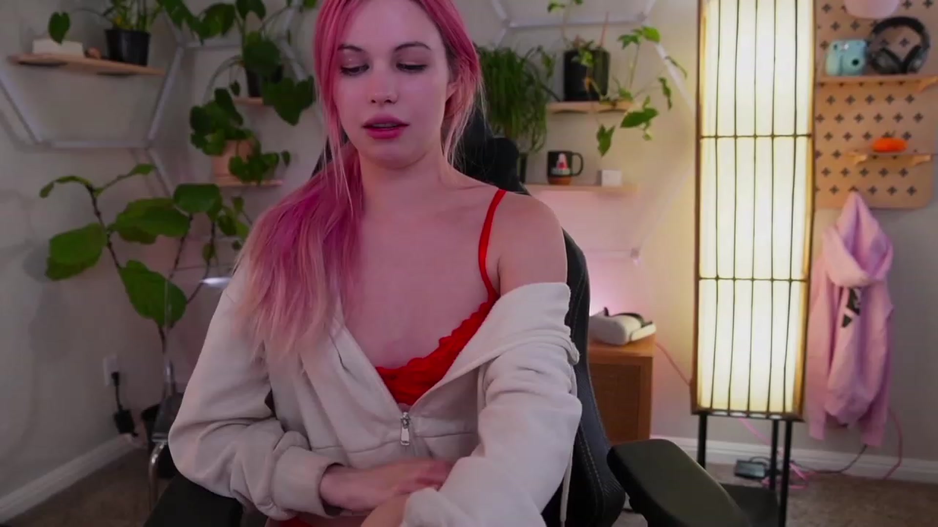 Gallery image thumbnail from Carmen's myfreecams stream on, 02/14/2023, 06:58 image 12 of 20