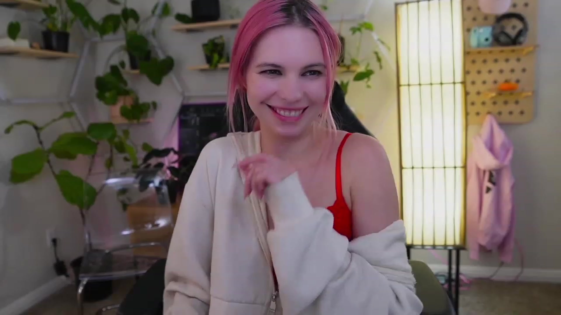 Gallery image thumbnail from Carmen's myfreecams stream on, 02/14/2023, 06:58 image 6 of 20
