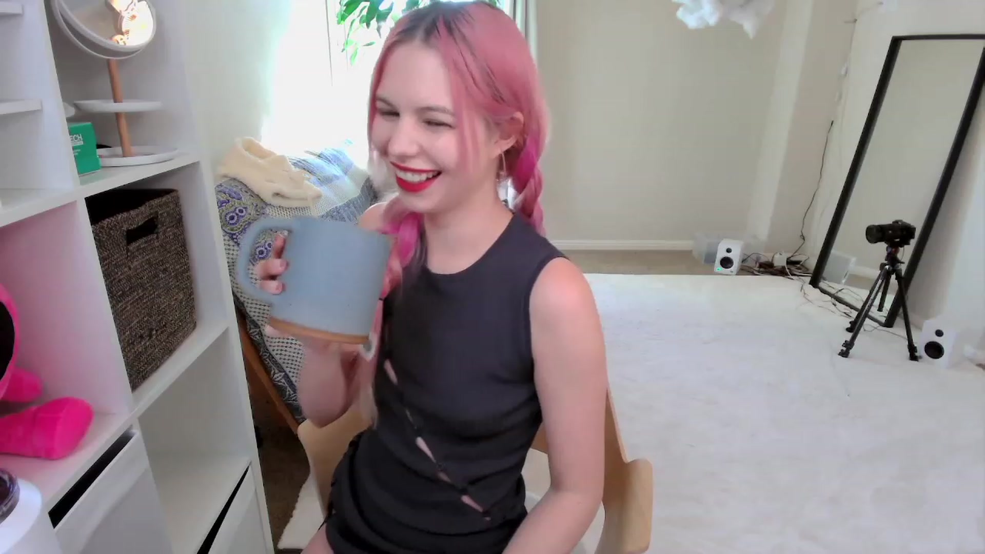 Gallery image thumbnail from Carmen's myfreecams stream on, 02/14/2023, 22:38 image 7 of 20