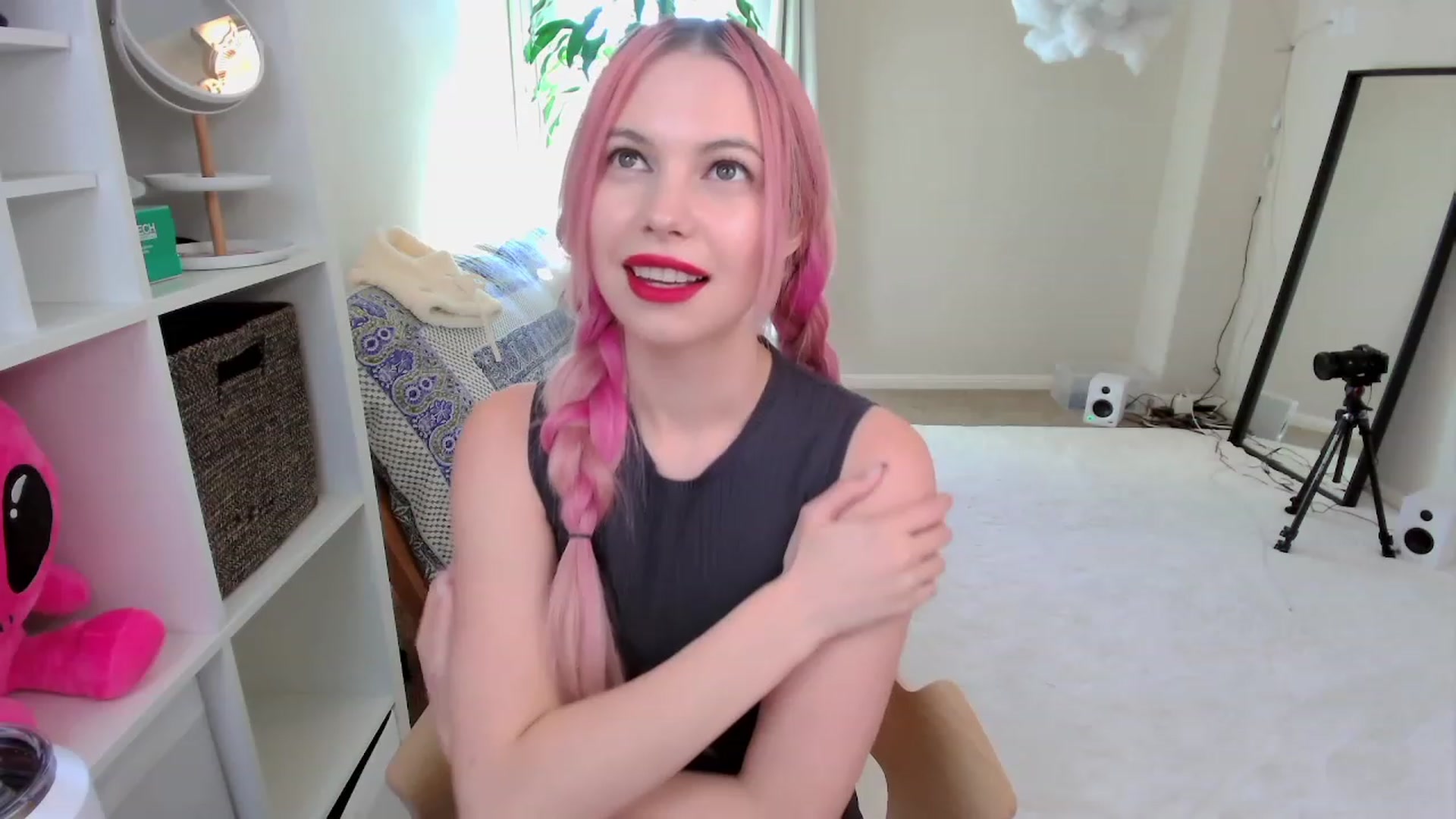 Gallery image thumbnail from Carmen's myfreecams stream on, 02/14/2023, 22:38 image 3 of 20