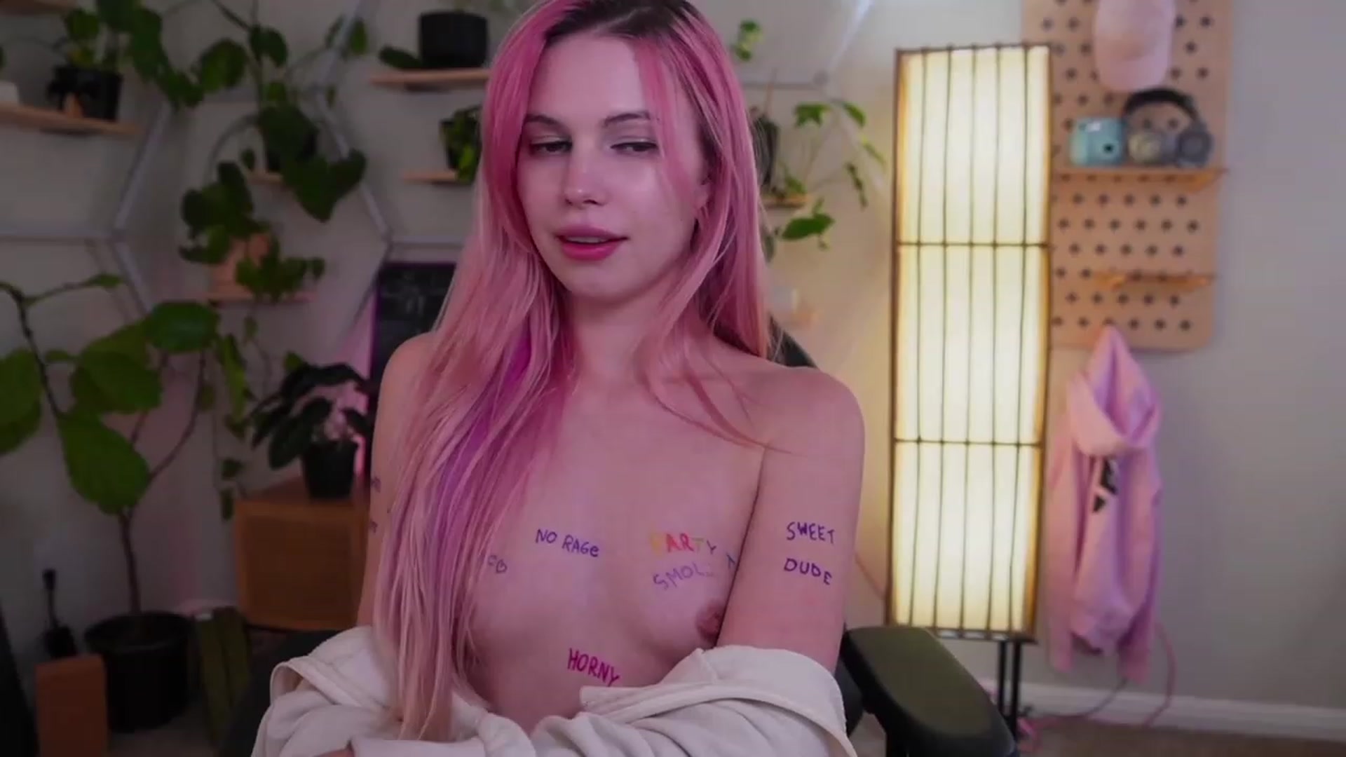 Gallery image thumbnail from Carmen's myfreecams stream on, 02/17/2023, 06:11 image 2 of 20