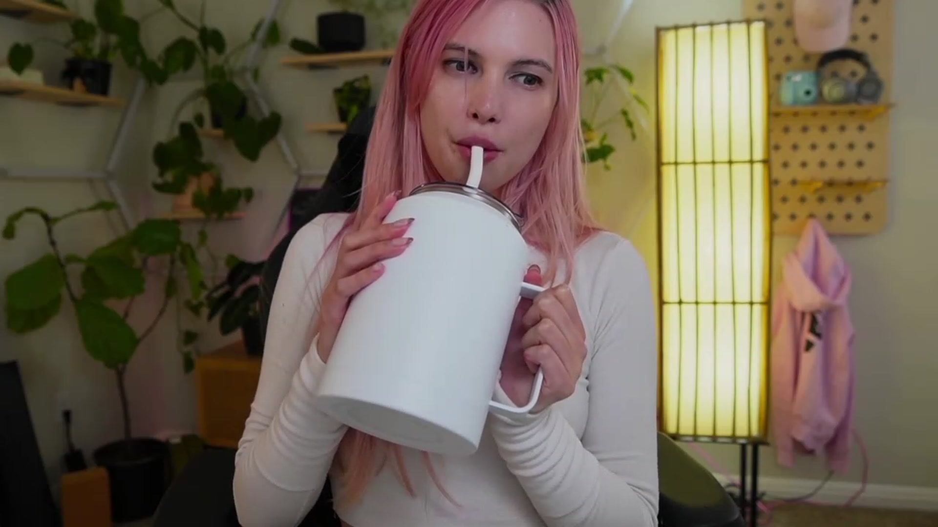 Gallery image thumbnail from Carmen's myfreecams stream on, 02/17/2023, 06:11 image 13 of 20