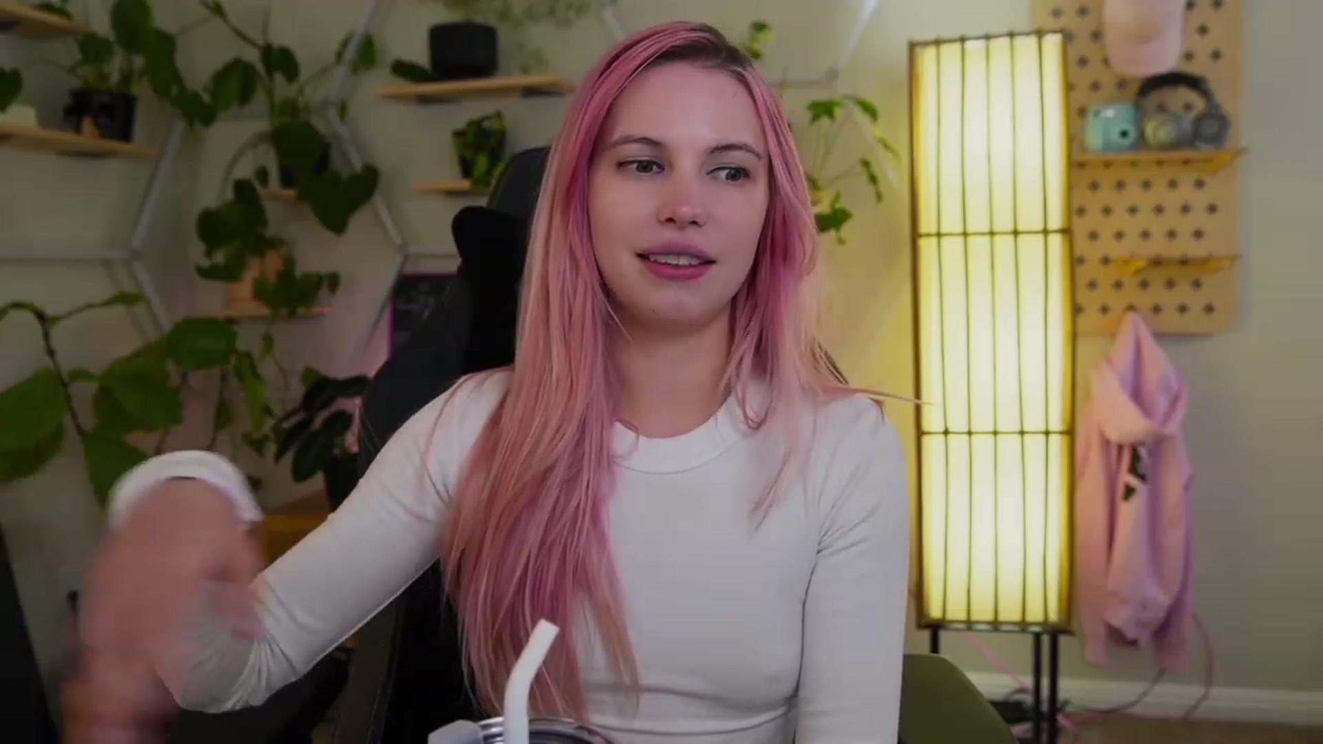Gallery image thumbnail from Carmen's myfreecams stream on, 02/17/2023, 06:11 image 15 of 20
