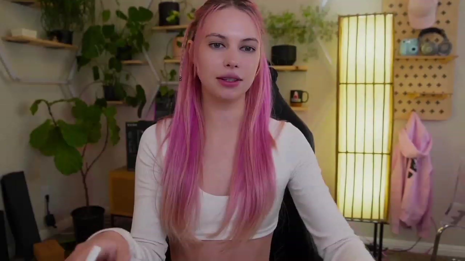 Gallery image thumbnail from Carmen's myfreecams stream on, 02/18/2023, 03:30 image 7 of 20