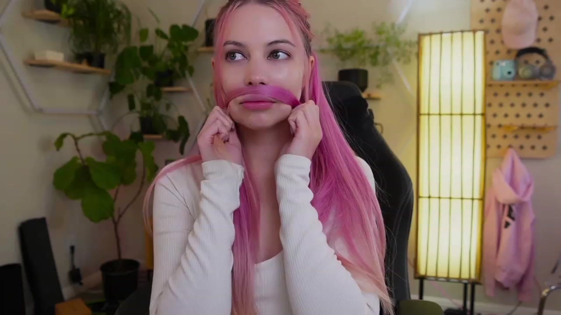 Gallery image thumbnail from Carmen's myfreecams stream on, 02/18/2023, 03:30 image 9 of 20