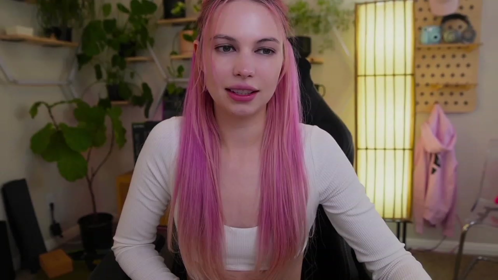 Gallery image thumbnail from Carmen's myfreecams stream on, 02/18/2023, 03:30 image 15 of 20