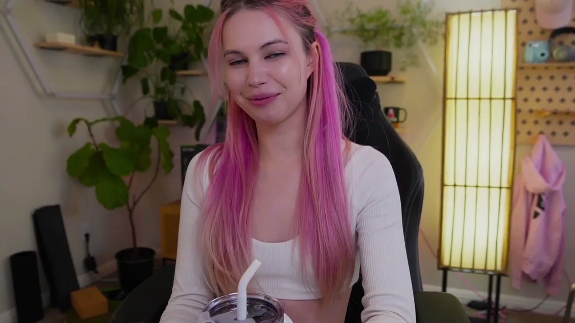 Gallery image thumbnail from Carmen's myfreecams stream on, 02/18/2023, 03:30 image 6 of 20