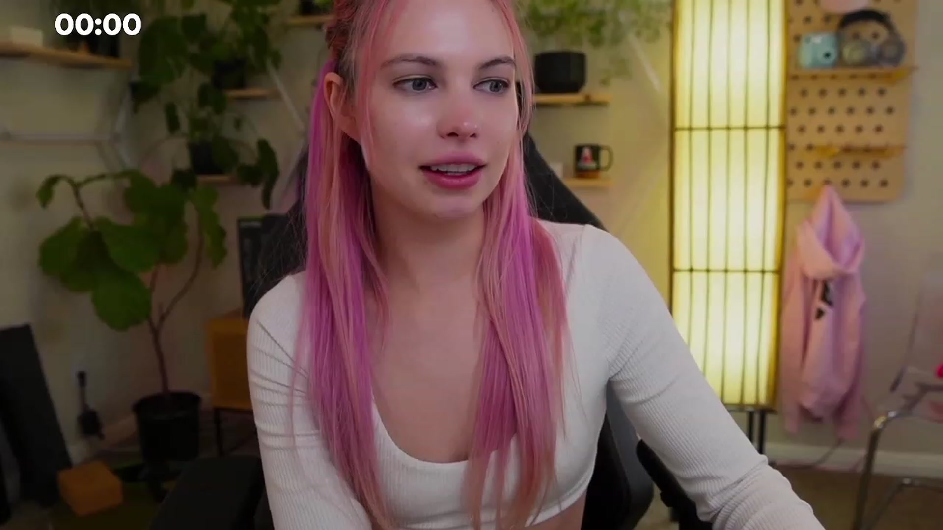 Gallery image thumbnail from Carmen's myfreecams stream on, 02/18/2023, 05:43 image 1 of 20