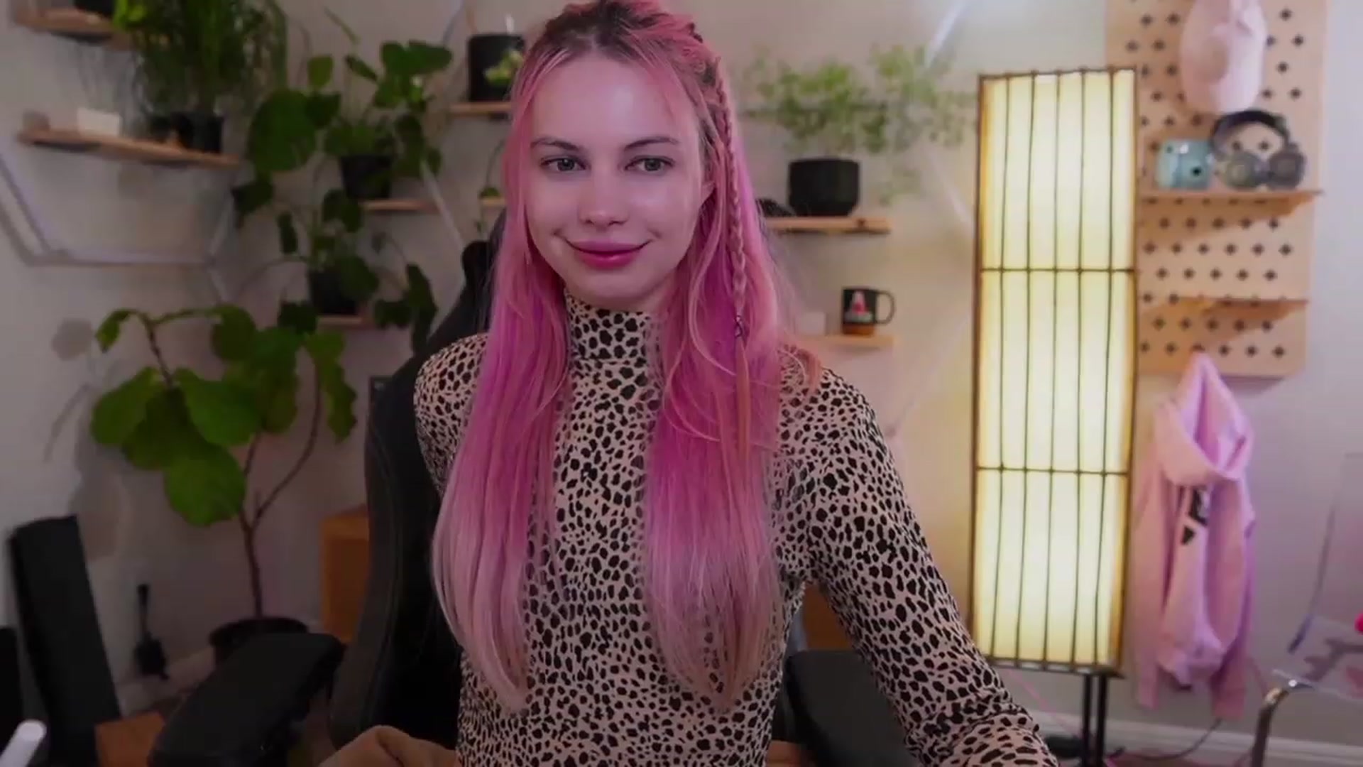 Gallery image thumbnail from Carmen's myfreecams stream on, 02/18/2023, 07:58 image 17 of 20